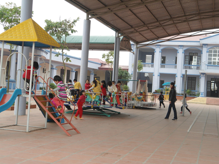 Hoạt động vui chơi ngoài trời ở Trường Mầm non Tân Quang